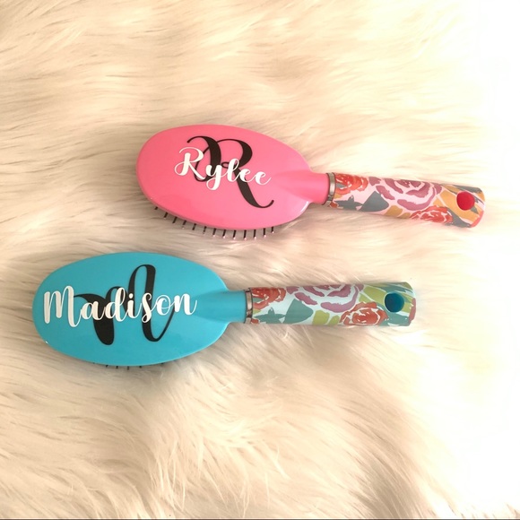 Beauty hairbrush initial name - Picture 7 of 11